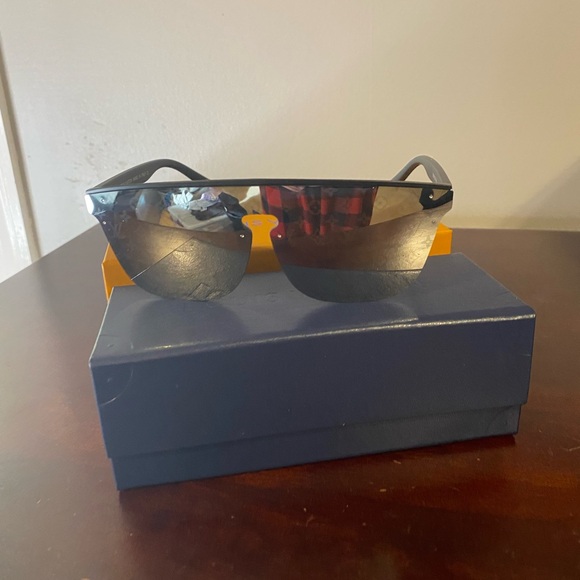 LV Glasses With Case - Picture 3 of 7